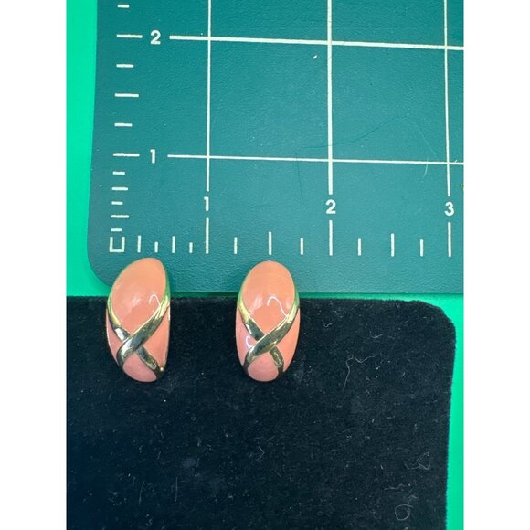 Vintage Gold-Tone Pink Enamel Clip-On Earrings With X Design - Picture 4 of 4